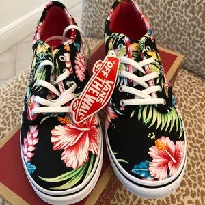 Vans off the Wall- aloha sneakers s/8.5. NWT .